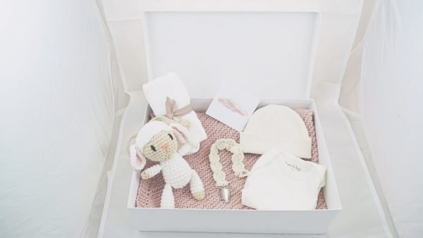 Caja Recién Nacido Ovejita Rosa - Imagen 5