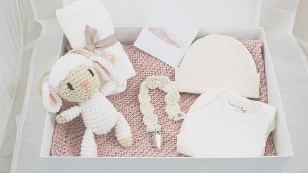 Caja Recién Nacido Ovejita Rosa - Imagen 2
